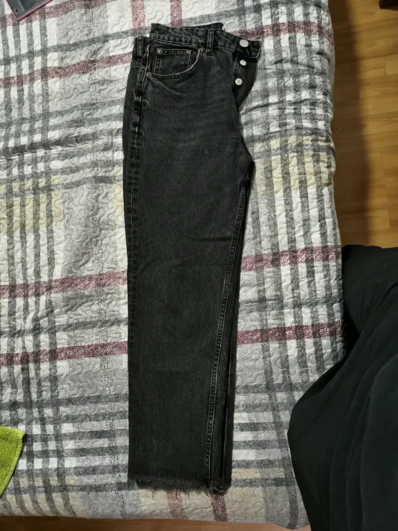 Jeans negros de mezclilla Zara para mujer - 3