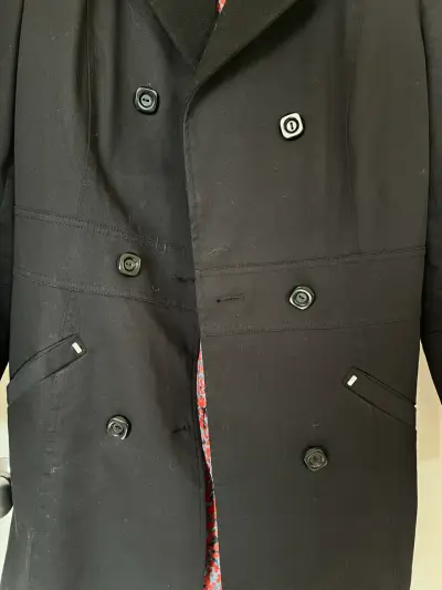 Abrigo negro de mujer con forro estampado - miniatura 3