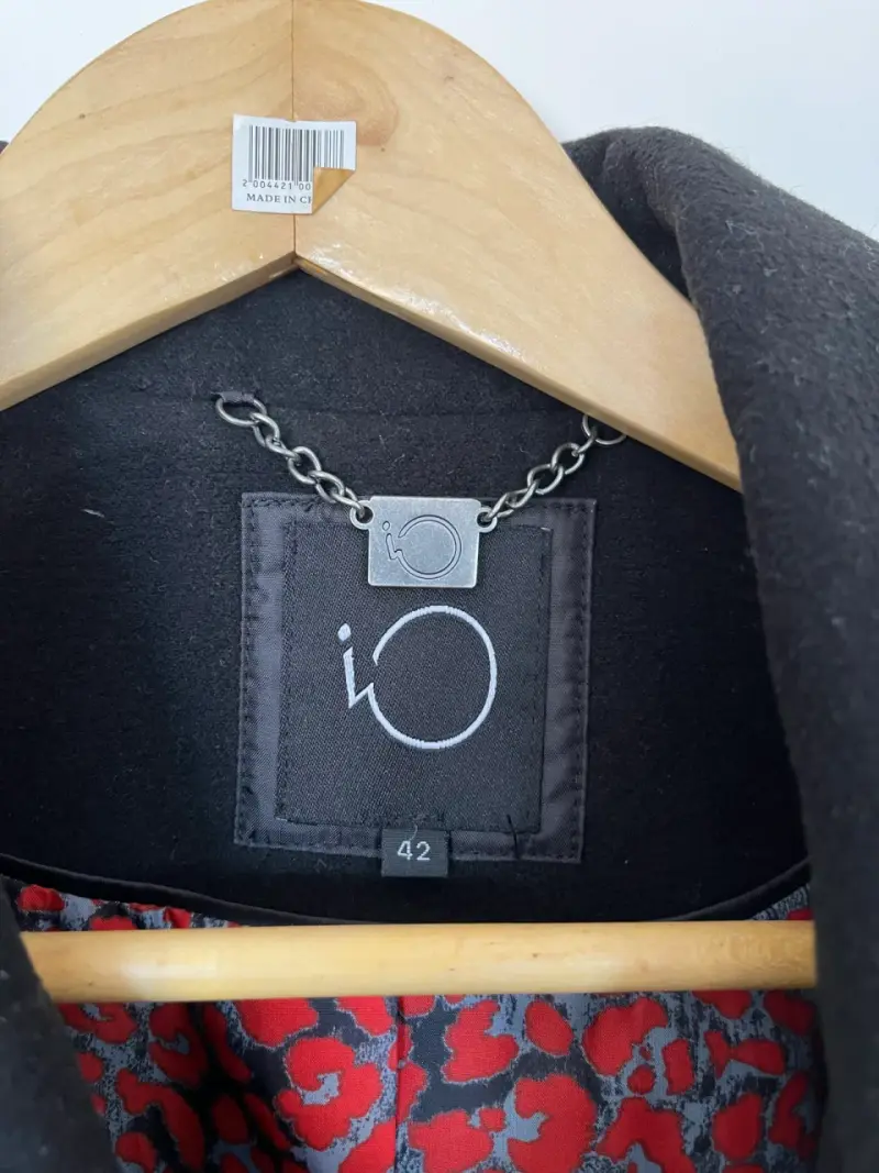 Abrigo negro de mujer con forro estampado - 5