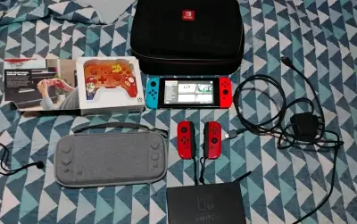 Consola Nintendo Switch con Joy-Con Azul y Rojo - miniatura 2