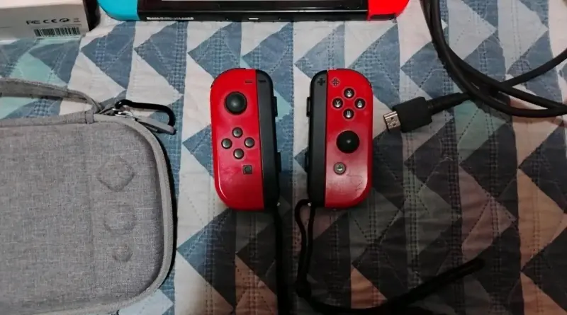 Consola Nintendo Switch con Joy-Con Azul y Rojo - 4