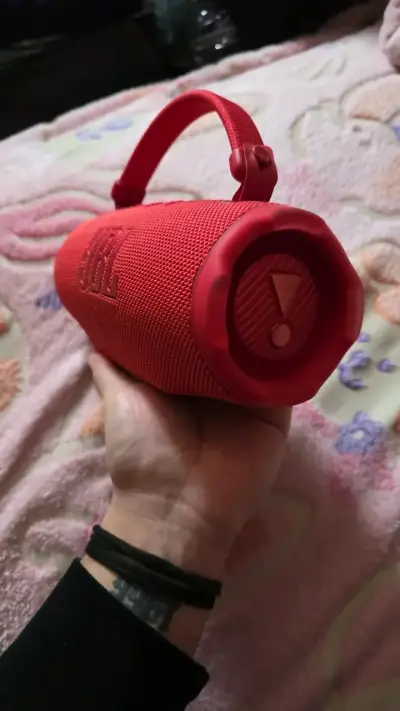 Parlante portátil JBL rojo - miniatura 4