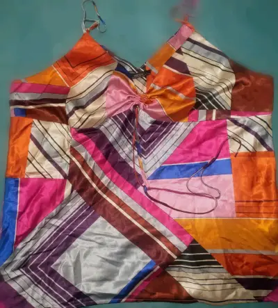 Blusa de tirantes con diseño geométrico colorido - miniatura 1