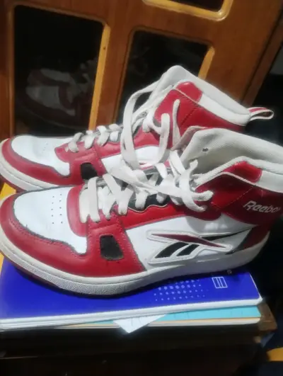 Zapatillas deportivas Reebok rojas y blancas - miniatura 1