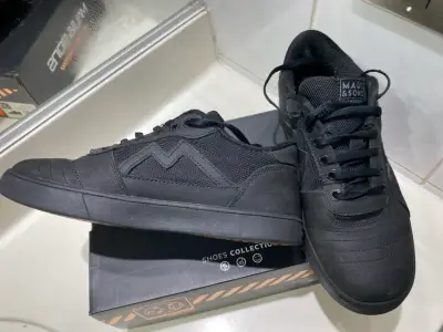 Zapatillas negras Maui and Sons para hombre - miniatura 2