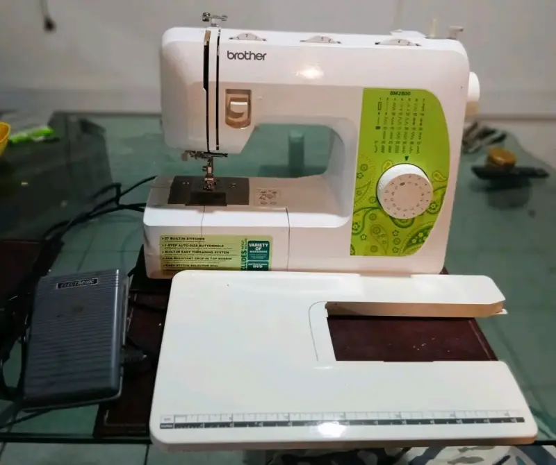 Máquina de coser Brother BM2800 con pedal
