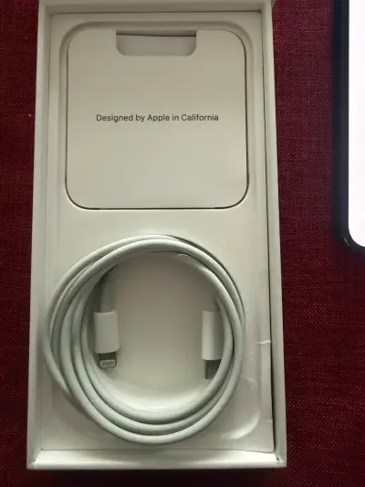 iPhone 13 128GB en excelente estado - miniatura 4