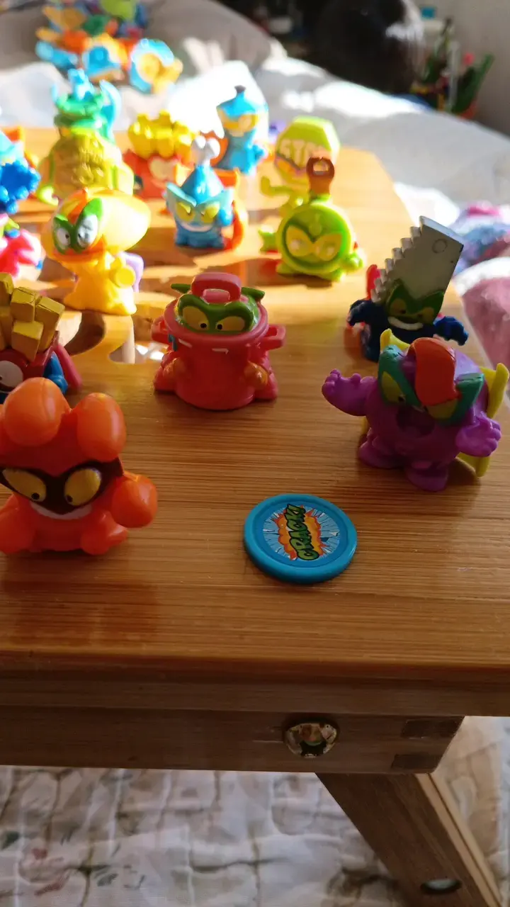 Colección de figuras de juguete super zings - 2