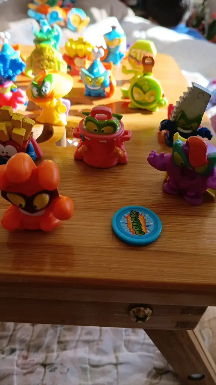 Colección de figuras de juguete super zings - 3