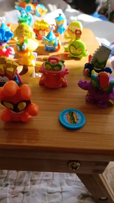 Colección de figuras de juguete super zings - miniatura 3