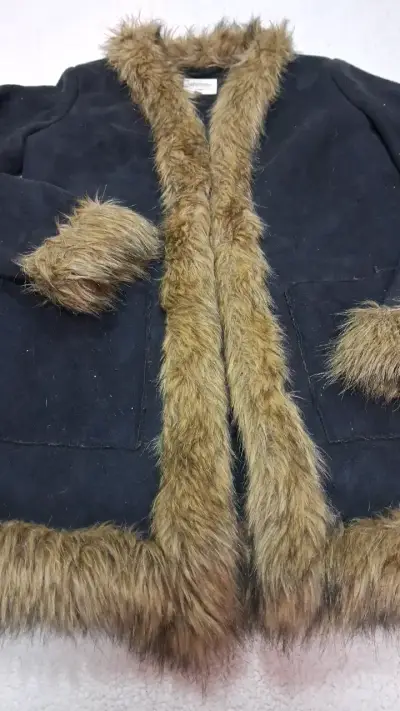 Abrigo negro con detalles de piel sintética mujer - miniatura 2