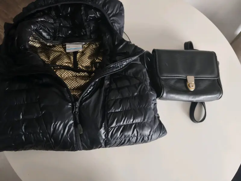 Chaqueta , cartera gorro y banano - 1