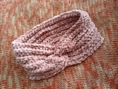 Vinchas para el cabello tejidas a crochet - miniatura 1