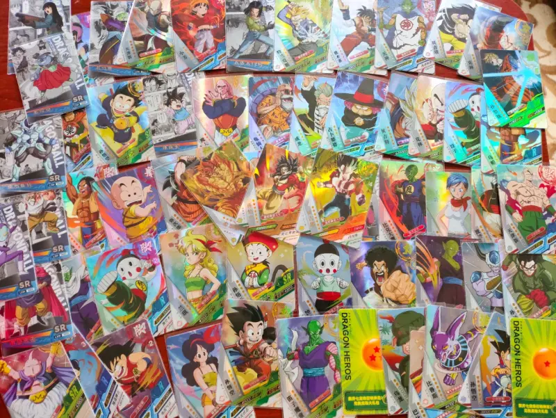 Colección de artículos Dragon Ball Z con figuras y cartas - 5