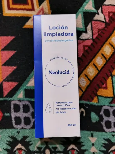 Loción limpiadora Neolucid syndet hipoalergénico 250ml - miniatura 1