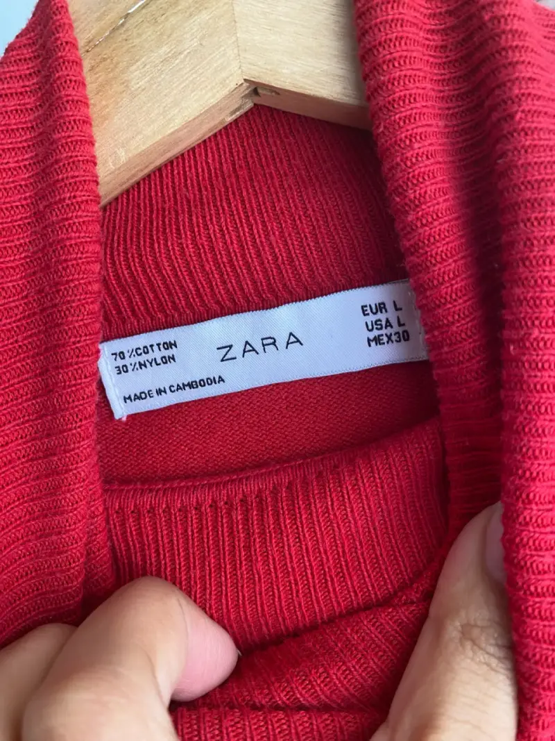 Suéter rojo Zara de cuello alto para mujer - 2