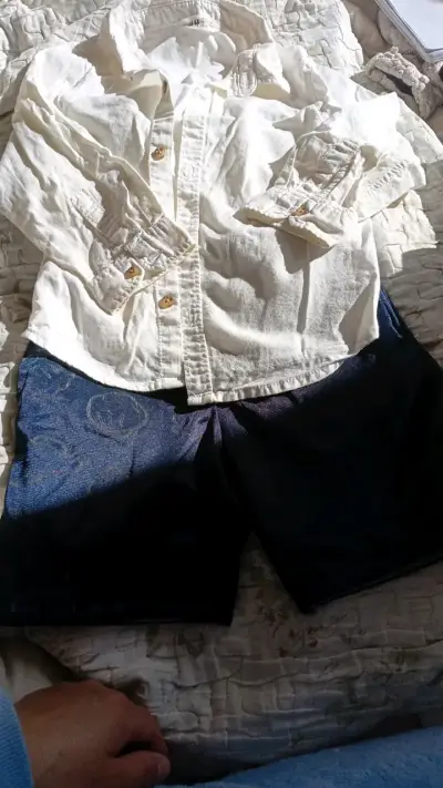 Conjunto infantil camisa blanca y short azul - miniatura 1
