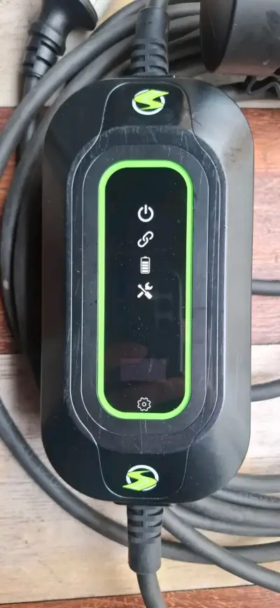 Cargador portátil para vehículos eléctricos - miniatura 1