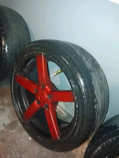 Separadores de rueda con llantas rojas deportivas - miniatura 2
