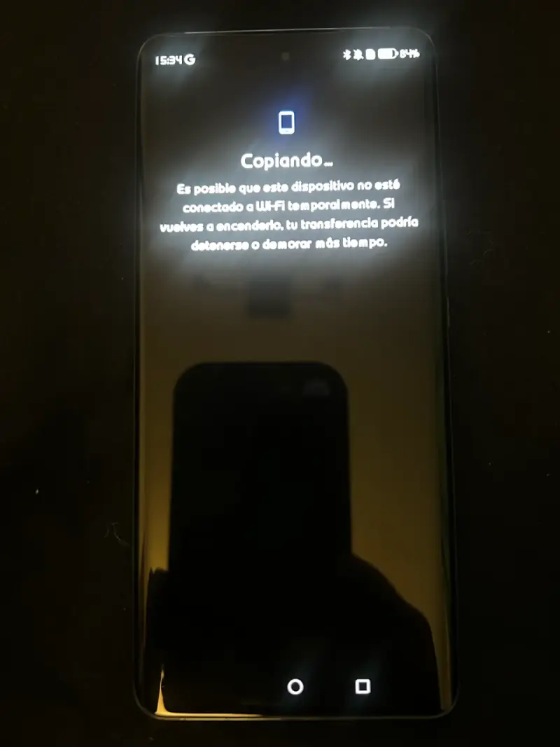 Smartphone en buen estado con pantalla táctil - 1