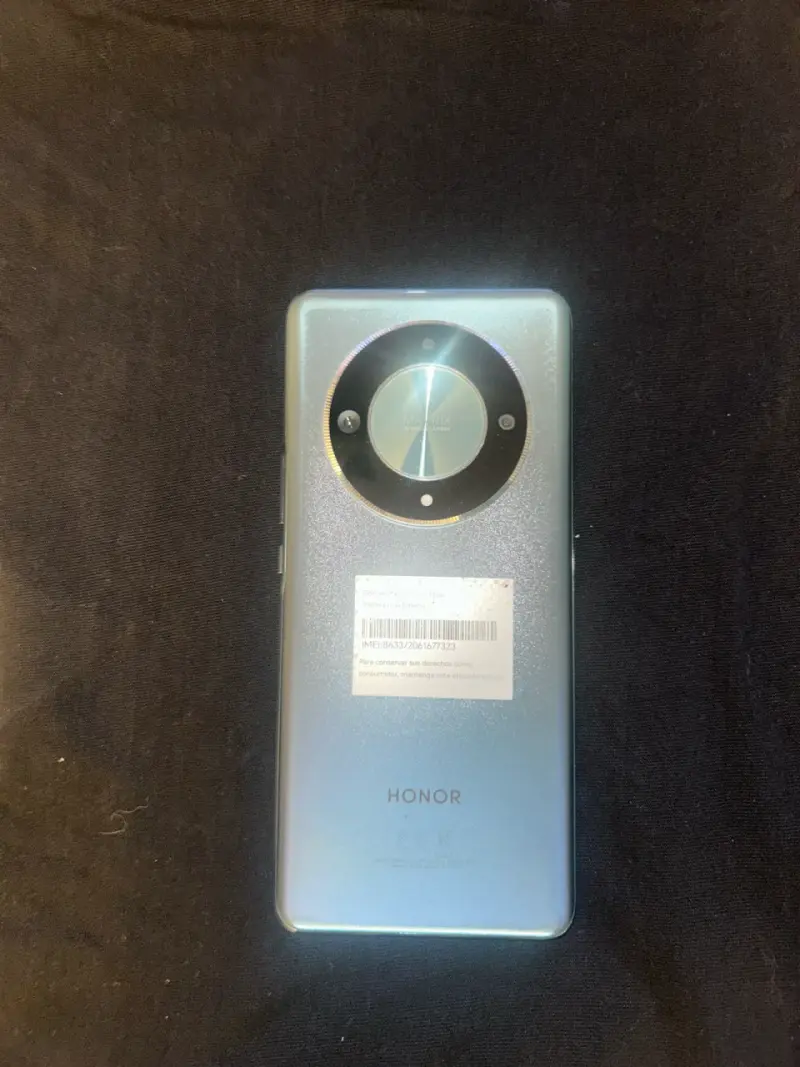 Smartphone en buen estado con pantalla táctil - 3