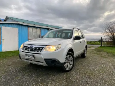 Subaru Forester 2010 en buen estado - miniatura 1
