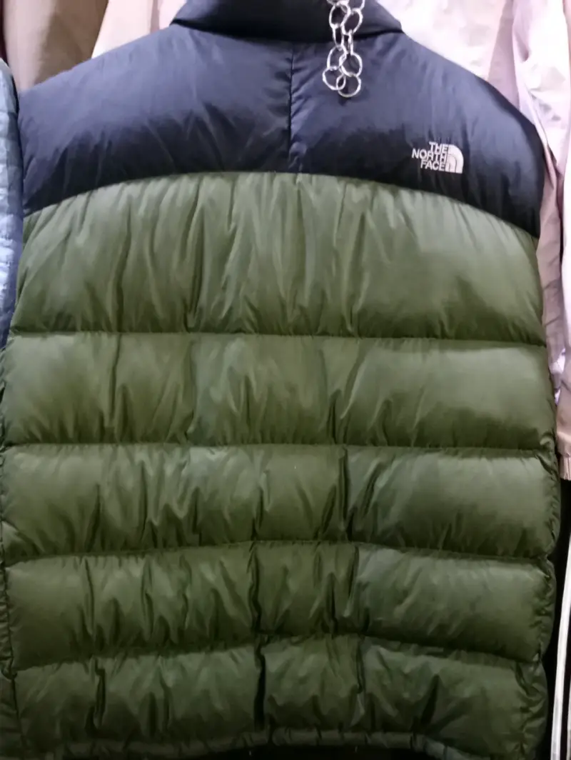 Chaqueta acolchada The North Face verde y negra