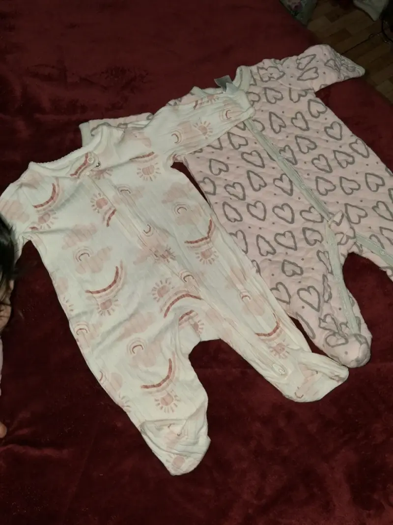 Lote de bodies y pijamas para bebé - 2