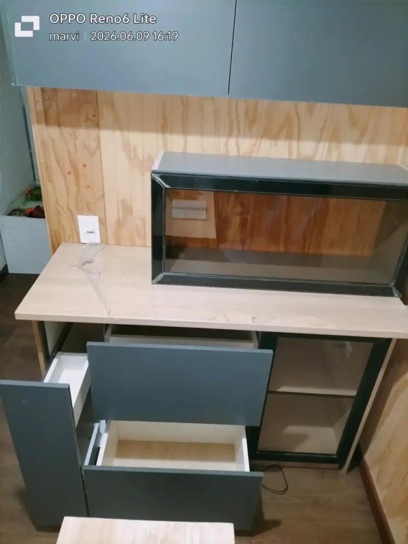Mueble de cocina con vitrina de vidrio - 2