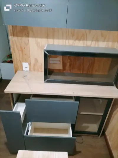 Mueble de cocina con vitrina de vidrio - miniatura 2