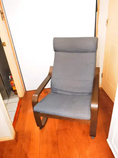 Sillón reclinable de madera y tela gris - miniatura 1