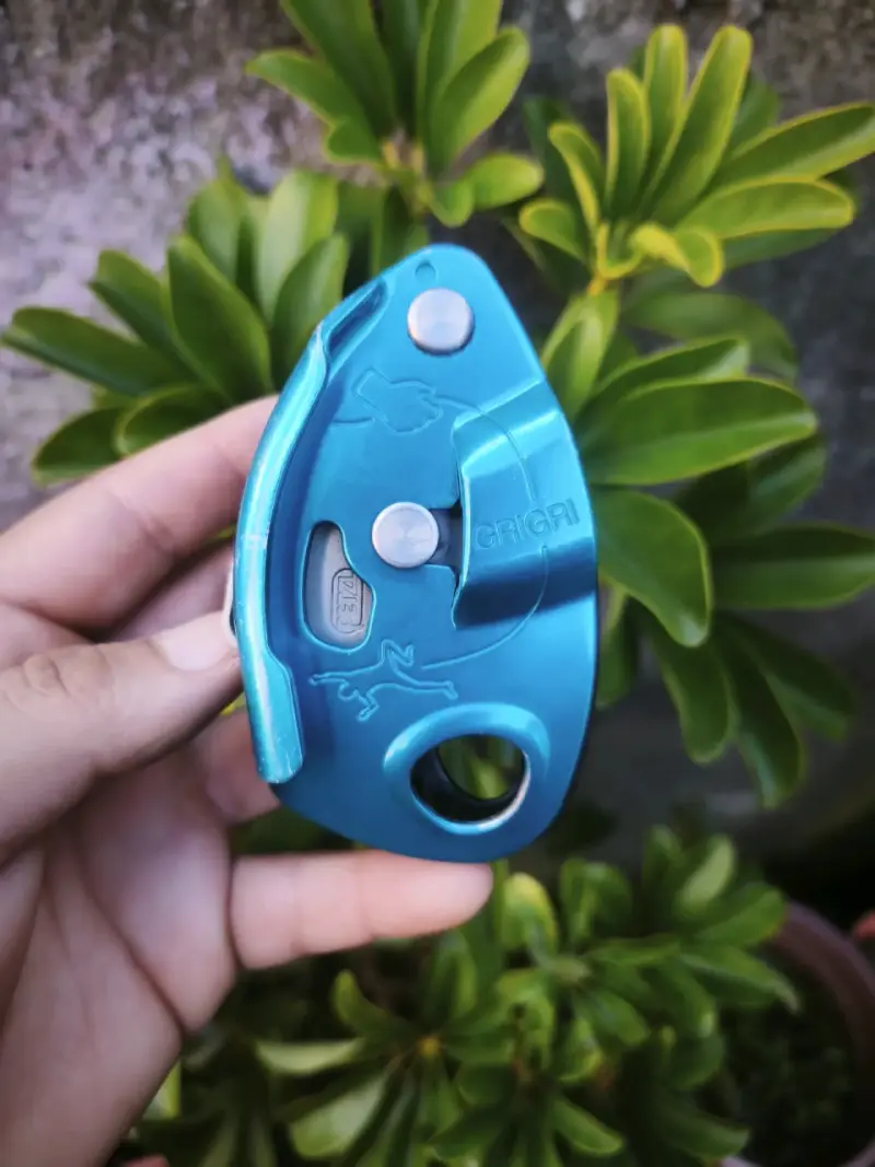 Dispositivo de aseguramiento Petzl Grigri azul para escalada - 1