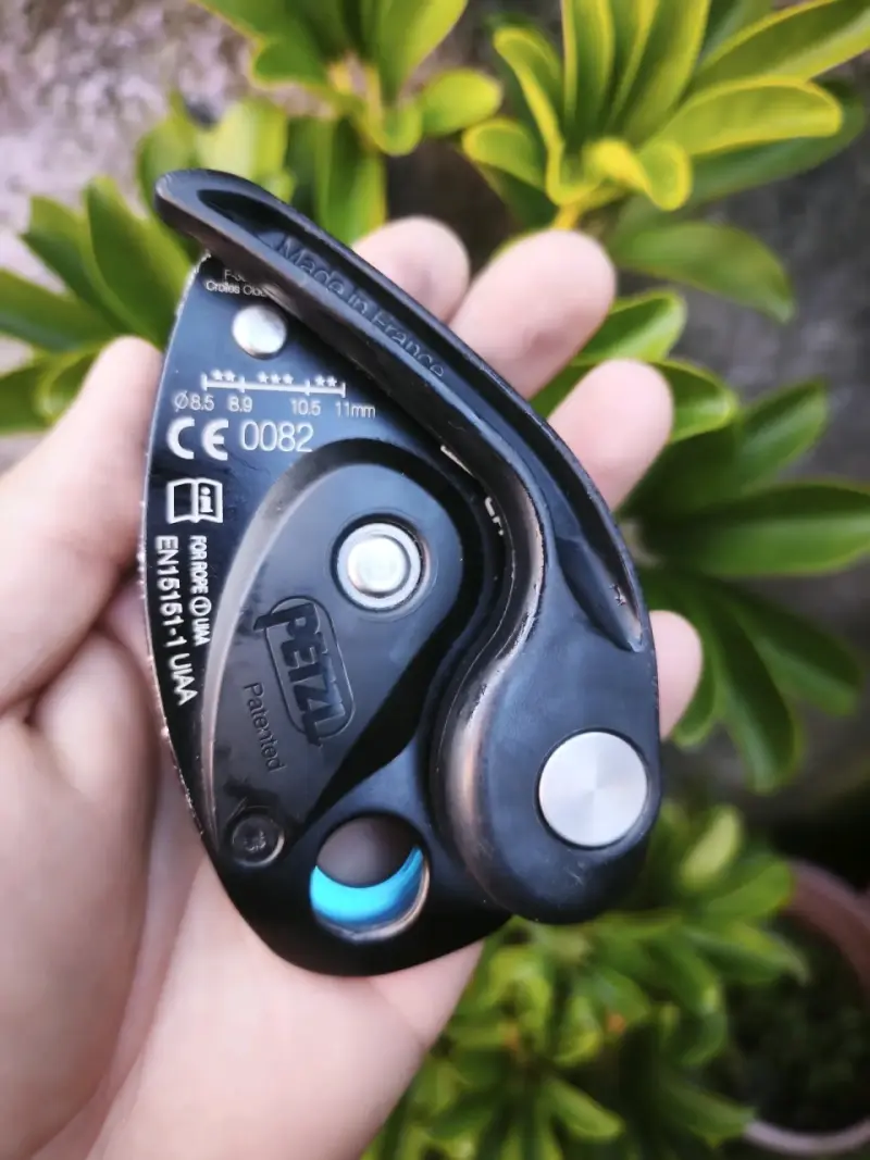 Dispositivo de aseguramiento Petzl Grigri azul para escalada - 4