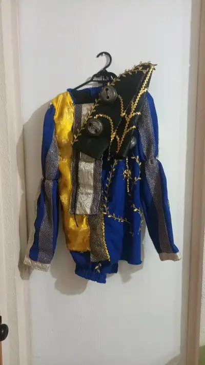 Traje de danza folclórica azul y dorado caporal - miniatura 1
