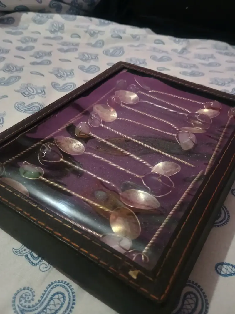 Juego de cucharas decorativas con piedras - 2