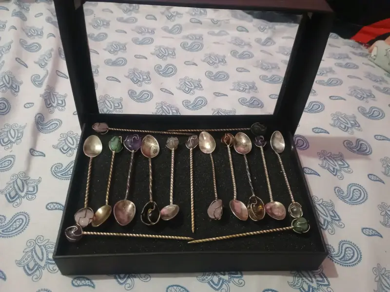 Juego de cucharas decorativas con piedras - 4