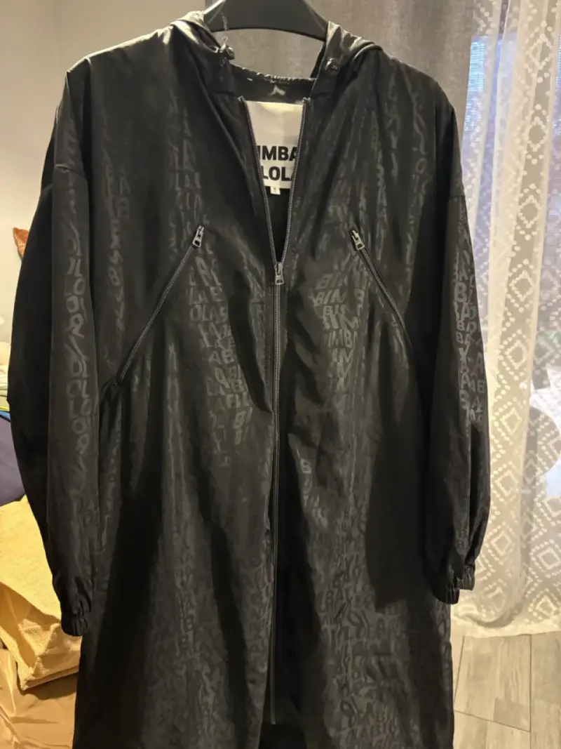 Chaqueta negra con capucha Bimba y Lola - 1
