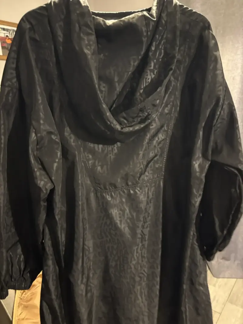 Chaqueta negra con capucha Bimba y Lola - 3