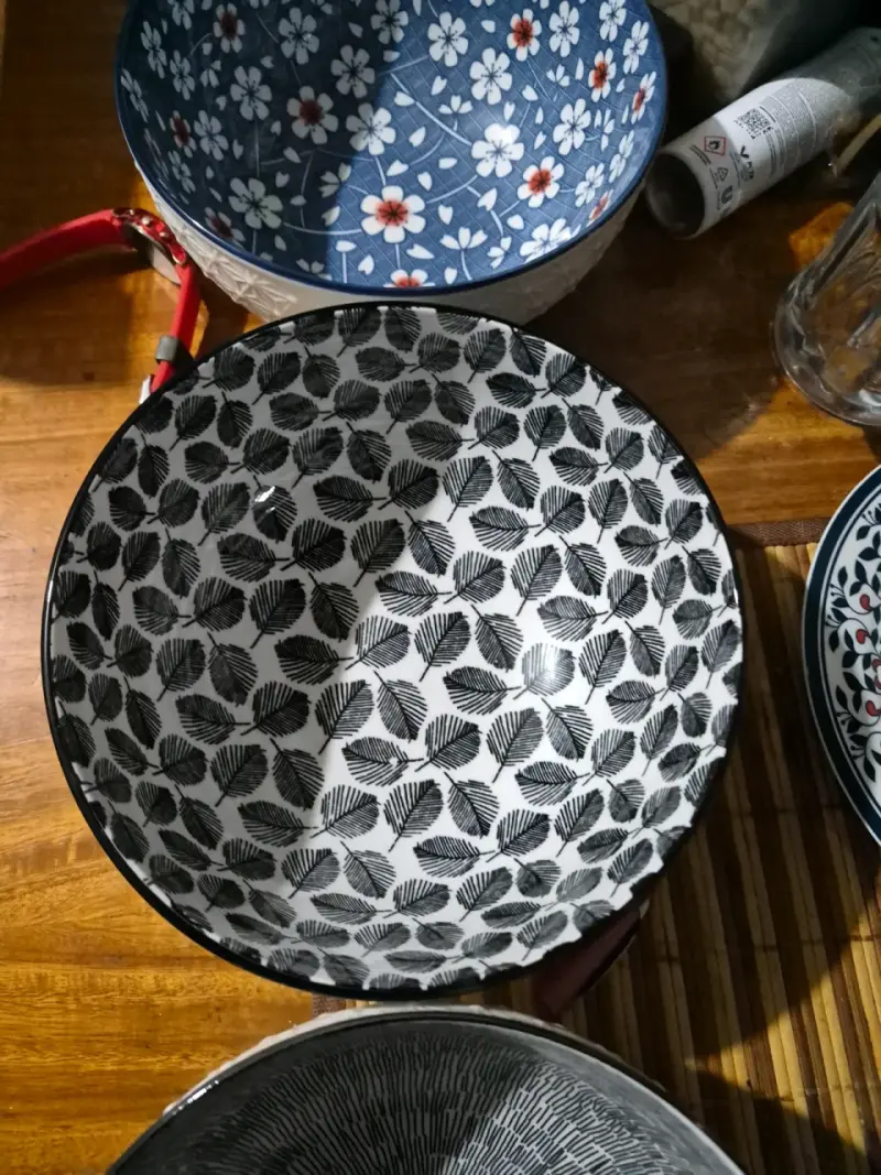Bowl de cerámica con diseño geométrico - 4