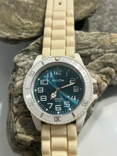 Reloj de pulsera blanco con esfera azul - miniatura 3