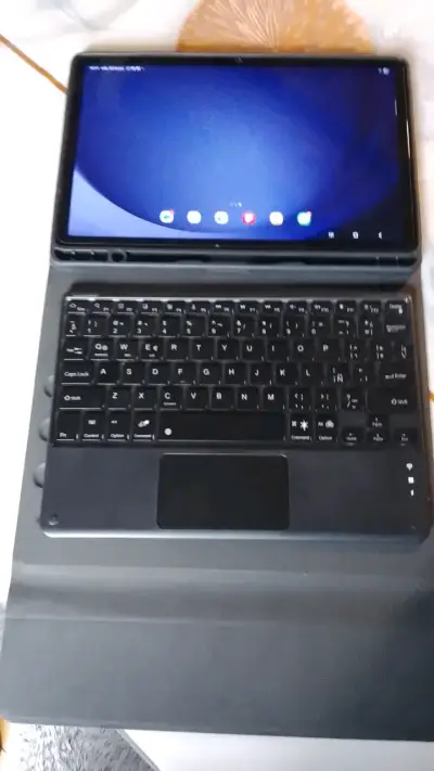Tablet Samsung  a9+ teclado y mouse en buen estado - miniatura 2