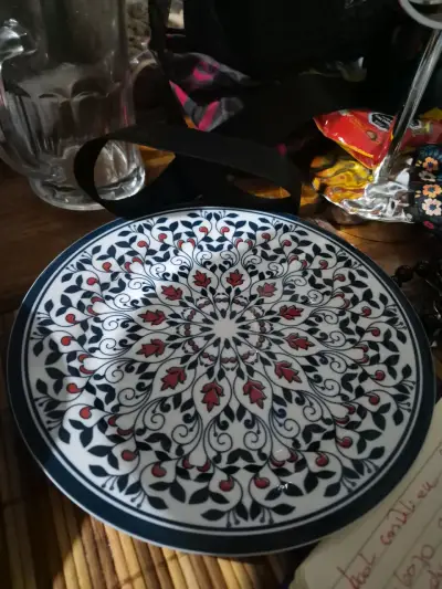 Platos de cerámica con diseño floral 2000 cada uno - miniatura 2