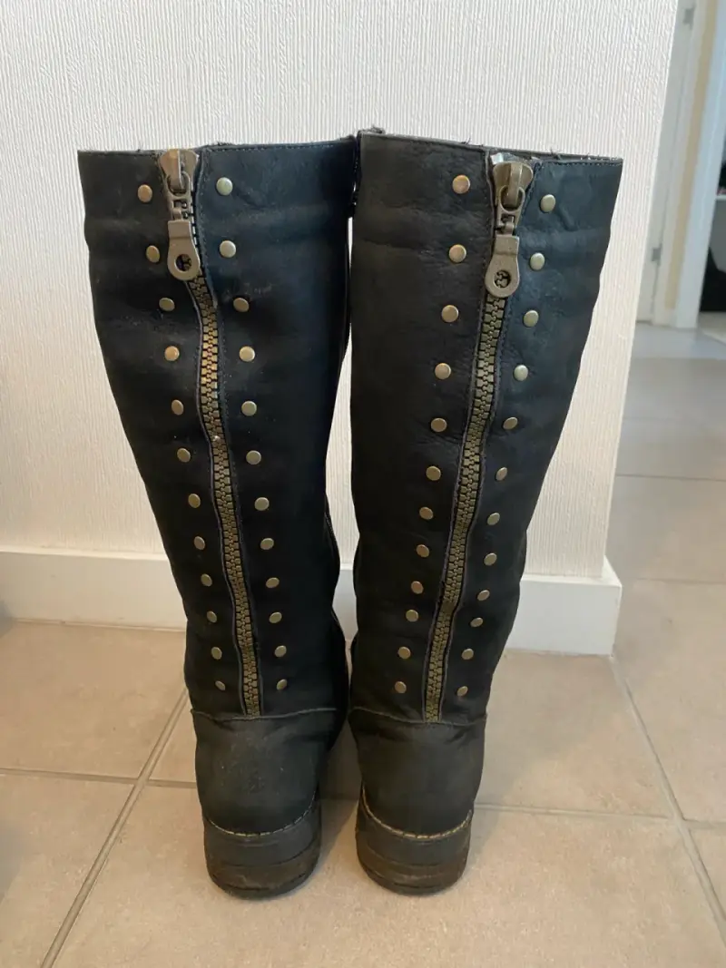 Botas negras de cuero para mujer con cierre lateral - 2