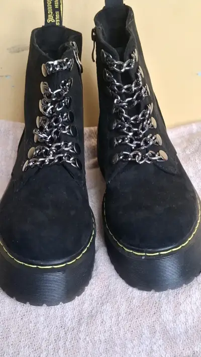 Botas negras de cuero con plataforma - miniatura 1