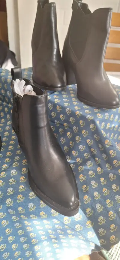Botines de cuero negro con tacón para mujer - miniatura 1