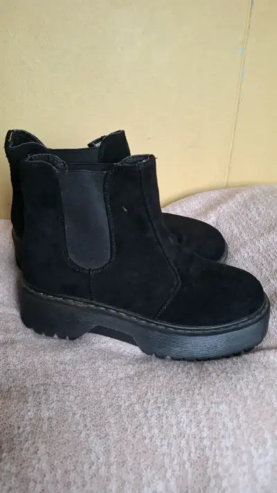 Botines negros de gamuza para mujer - miniatura 1