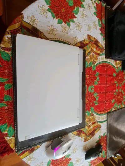Notebook gamer Lenovo + mouse gamer inalámbrico - miniatura 1