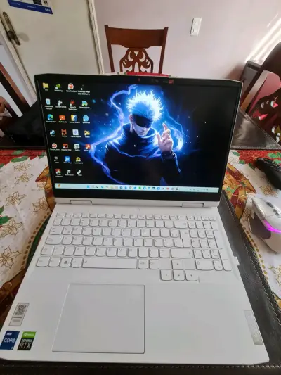 Notebook gamer Lenovo + mouse gamer inalámbrico - miniatura 4