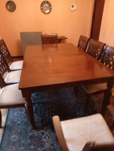Juego de comedor de madera con 8 sillas - miniatura 1