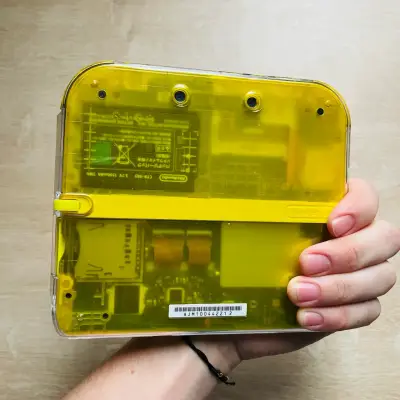 Nintendo 2DS Crystal Yellow (edición Pokémon) - miniatura 4